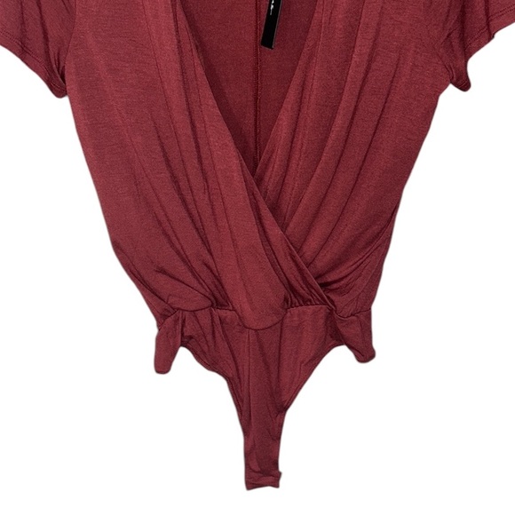 NWT Lulus Burgundy Rust Surplice Wrap Front V-Neck Short Sleeve Bodysuit - S - Picture 3 of 11